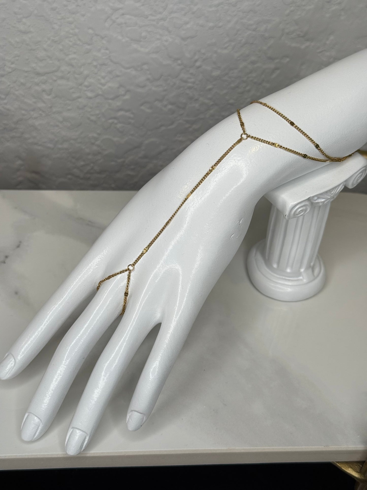 The Seraphina Handchain