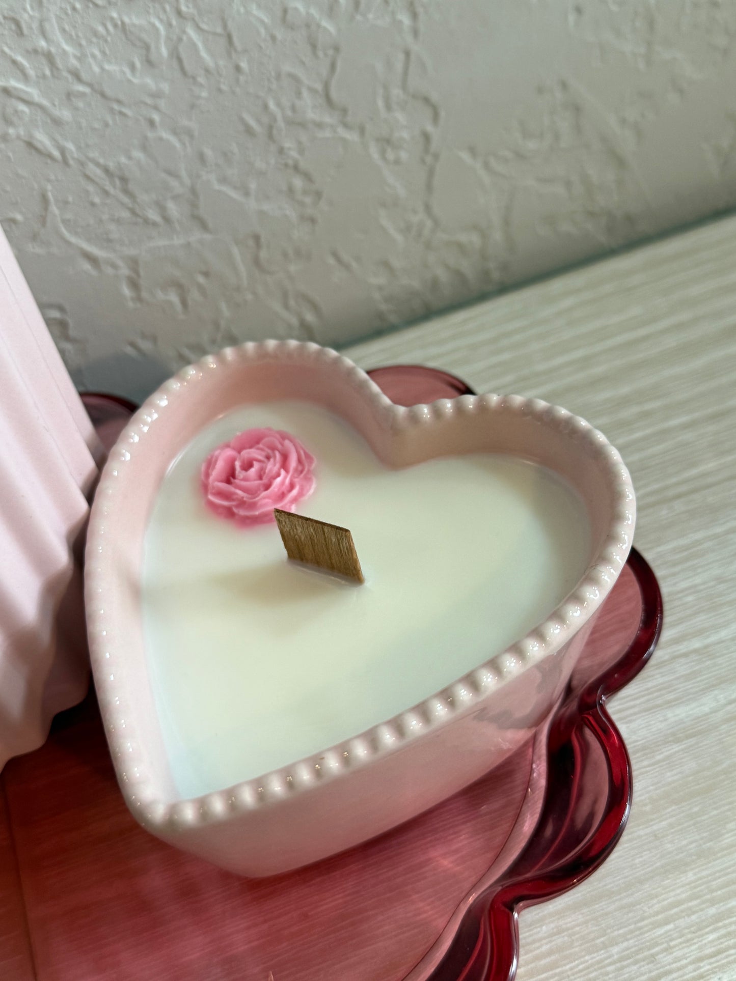 8oz Pink heart candle