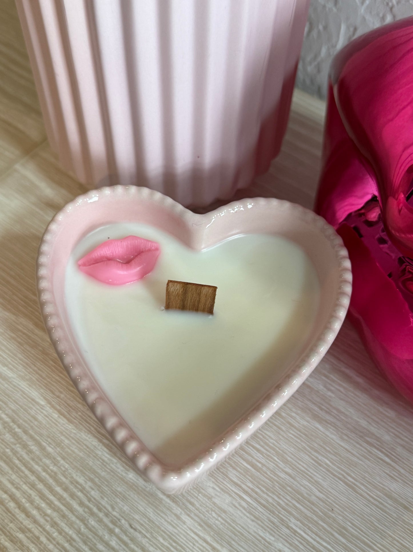 8oz pink heart scented candle