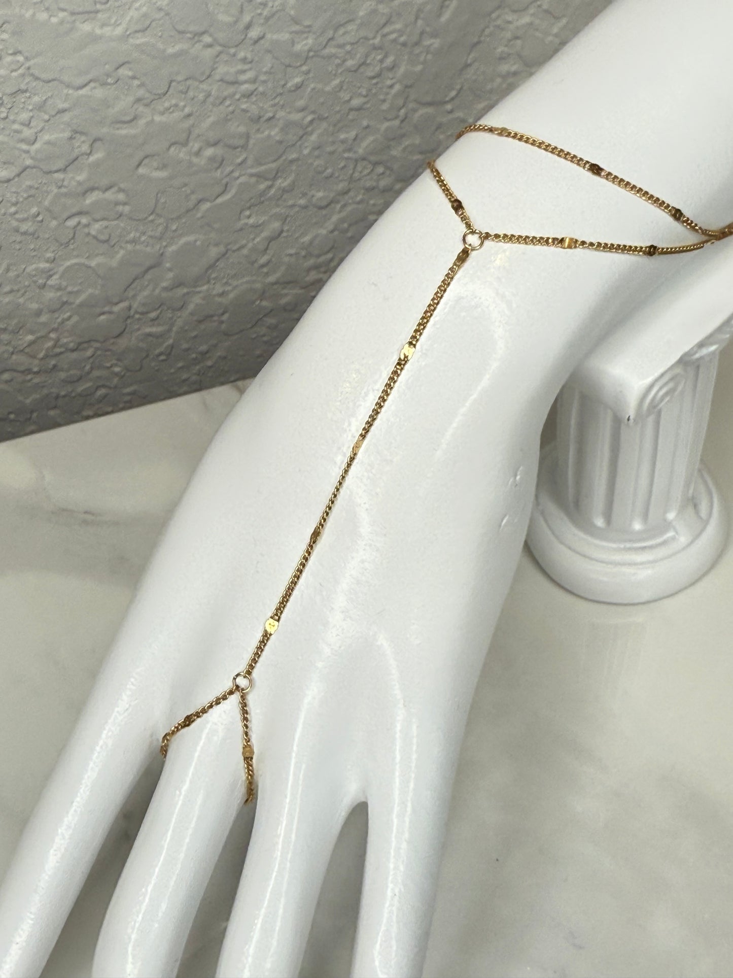 The Seraphina Handchain